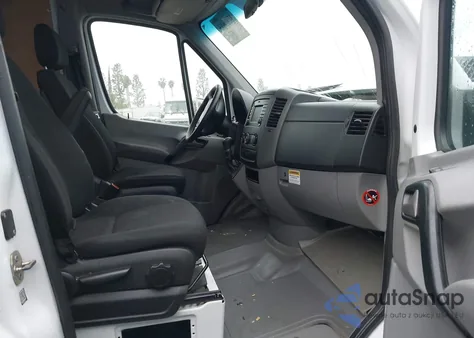 2016 Mercedes-Benz Sprinter 2500 High Roof из США, поврежденный, VIN WD3PE8DD2GP193128